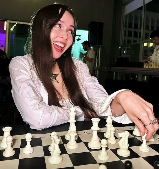 At Koreatown’s LA Chess Club Singles Arena, Players With No Game